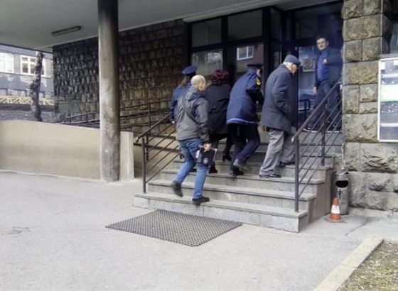 Zbog zloupotrebe položaja ili ovlaštenja dvije osobe lišene slobode