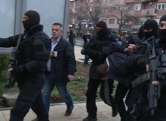Đurić sproveden u Prištinu, u Kosovskoj Mitrovici sirene za uzbunu