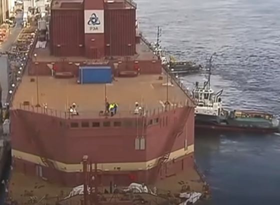 Ruska plutajuća nuklearna elektrana uplovila u artičku luku Murmansk