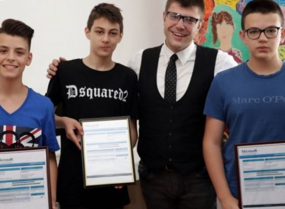 Dječaci koji imaju 13 godina i zvanje IT profesionalaca