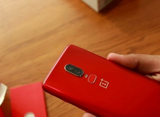 ONE PLUS 6 U CRVENOJ BOJI