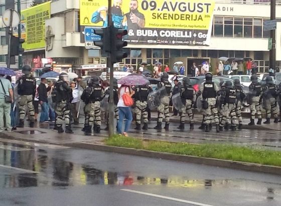 Društvo novinara BiH osuđuje napad na reportere na protestima boraca