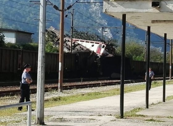 Strojovođa se spasio iskočivši iz lokomotive