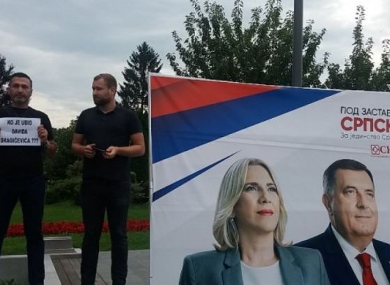 Davor Dragičević tražio istinu o smrti sina i na skupu SNSD-a