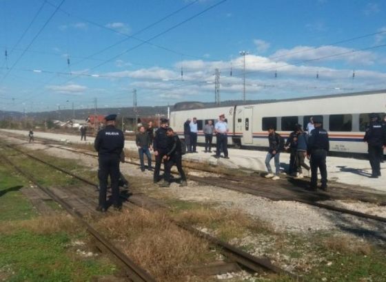 Migranti iz Talgo voza, autobusima krenuli u 'Ušivak' u Hadžićima