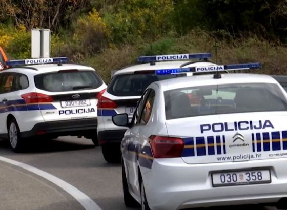 Dubrovnik: Kombi pun djece zabio se u zid, dvoje životno ugroženih