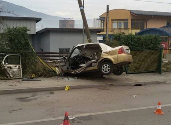 U zeničkom naselju Brist vozač udario u stub i poginuo
