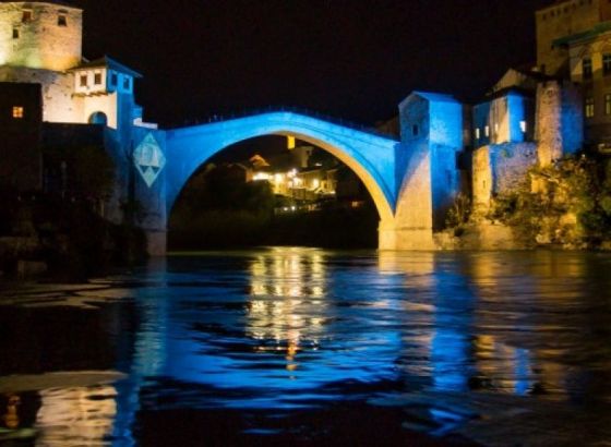 Stari most u znaku Međunarodnog suda pravde u Haagu