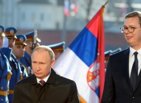 Putina na platou ispred Hrama Svetog Save dočekalo oko 120.000 Srba