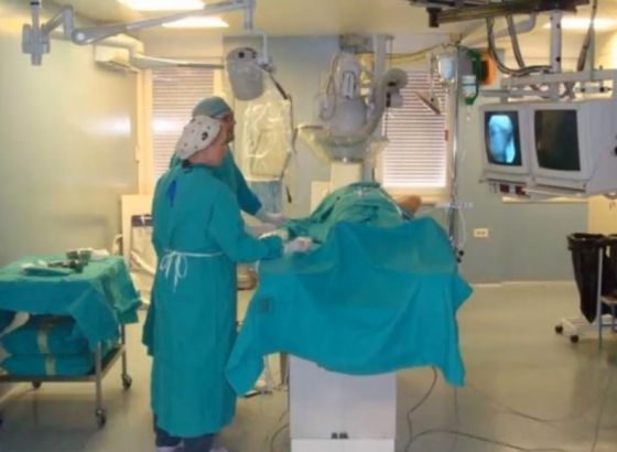 Dvoje, od četvero djece koje otac bacio s prvog kata - teže ozlijeđeno