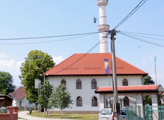 Otkriven muškarac koji je ispisao uvredljive grafite kod džamije u Prijedoru