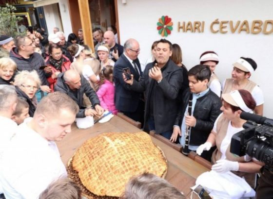 U Travniku napravljena najveća porcija ćevapa