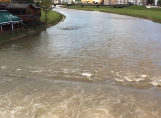 Pronađeno tijelo ženske osobe u rijeci Željeznici, u toku uviđaj
