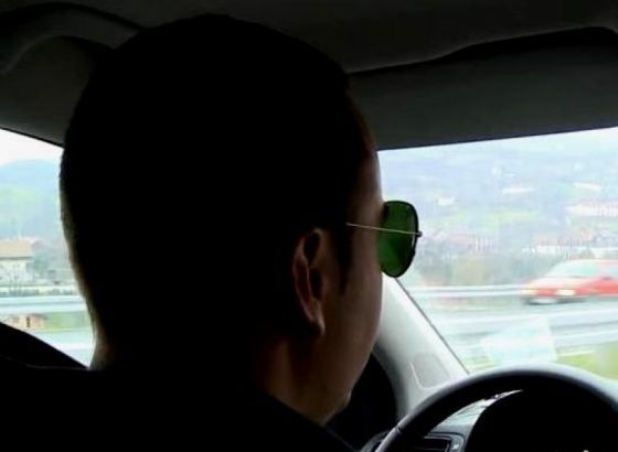 Maloljetnik iz Modriče vozilom udario pješaka i pobjegao