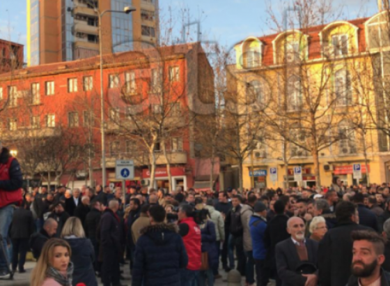 U Albaniji na protestima opozicija traži ostavku vlade