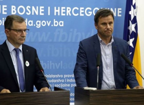 Novalić: Trajno ćemo pomagati obilježavanje godišnjica genocida (VIDEO)