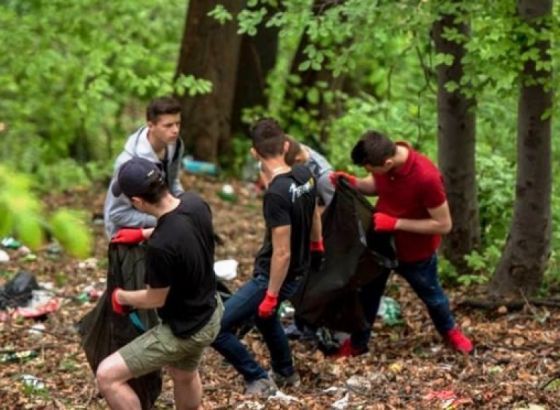 Velika volonterska akcija čišćenja ilegalnih deponija otpada u Tuzli