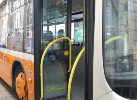Trojica ukrala autobus kod Dubrovnika te ga oštetila, stradao i semafor