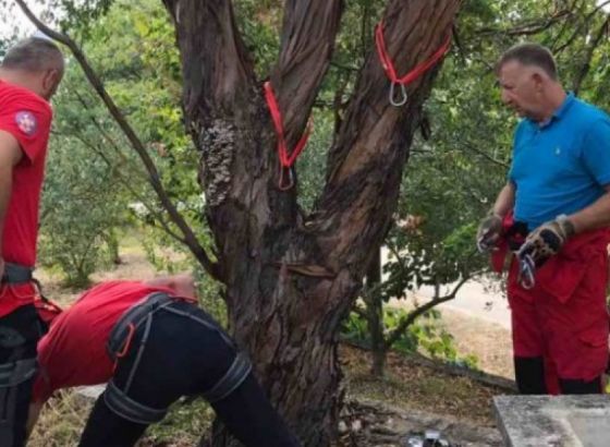 Iz čatrnje izvučeno tijelo muškarca, najvjerojatnije radi se o samoubojstvu