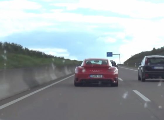 Žena poginula na njemačkom autoputu nakon što je ispala iz automobila