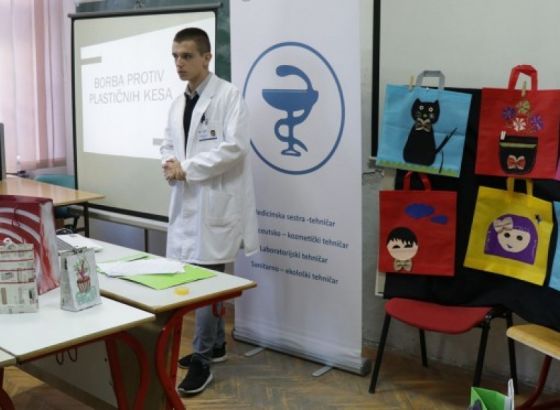 Učenici Srednje medicinske škole: Pobijedimo zagađenje plastičnim kesama (VIDEO)