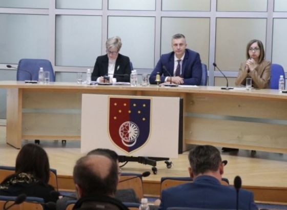 Prekinuta sjednica Skupštine KS-a zbog nedolaska predlagača zakona