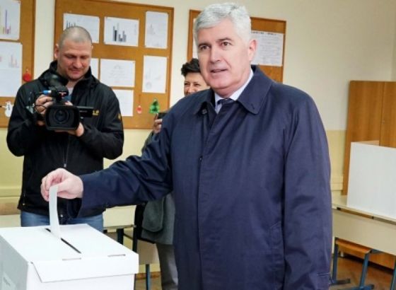 Čović u Mostaru glasao na hrvatskim predsjedničkim izborima