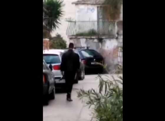 (VIDEO)Policija uhvatila dvojicu muškaraca vezano za ubistvo tri osobe u centru Splita