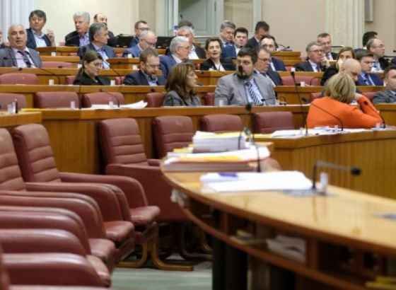 SDP traži izvanredne izbore, HDZ smatra da vladajuća većina nije upitna