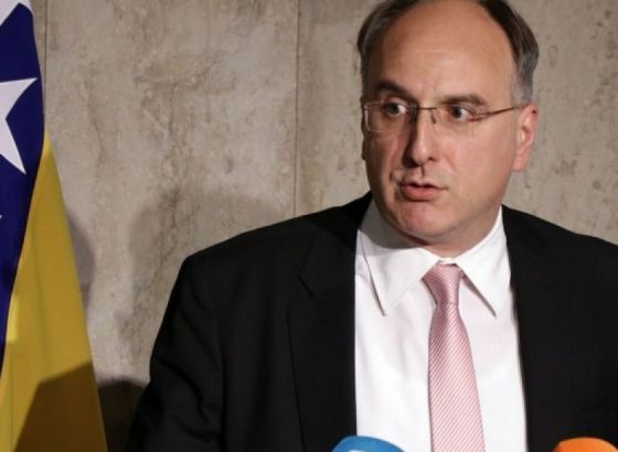 Arnautov prijedlog na čekanju, nema drugih inicijativa za smanjenje plata državnim zastupnicima
