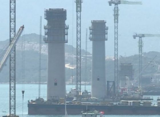Postavljaju se gigantski stupovi Pelješkog mosta (VIDEO)