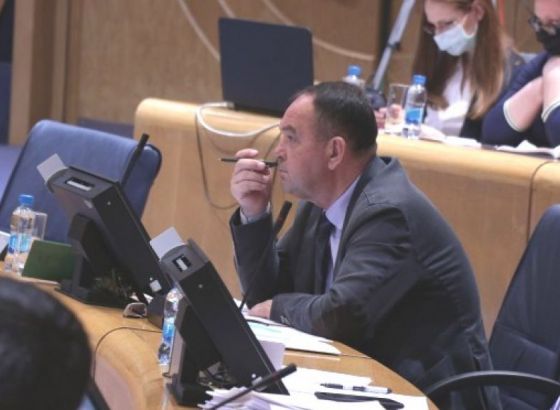 Fazlić: Bevanda iznosi neistine, Vijeće ministara dijeli novac