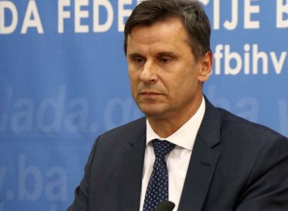 Ko je Fadilu Novaliću slao poruke? Ko je N.N. ženska osoba? Na čemu se temelje dokazi Tužilaštva BiH?!