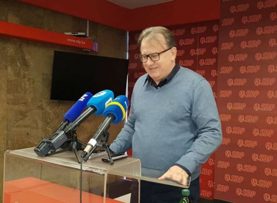 Nikšić: Šteti su nudili da ostane ministar, tada bi ga hvalili, sada izmišljaju priče