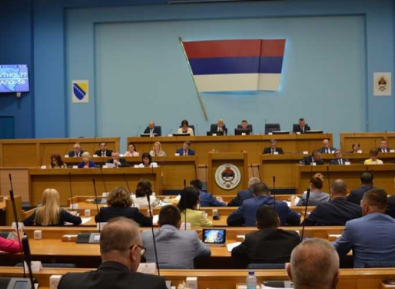 Parlament RS danas o smjeni Čubrilovića, zaduženjima i novom poslovniku