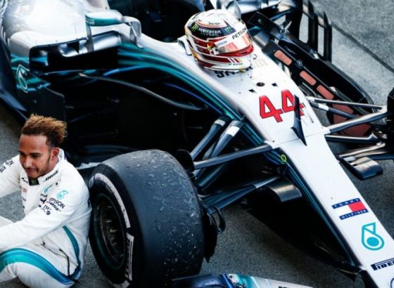Vozači F1 klečanjem protiv rasizma u Austriji