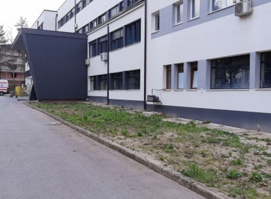 Odlaganje medicinskog otpada u ZUKB „Dr. Irfan Ljubijankić“ uz protokol i sterilizaciju