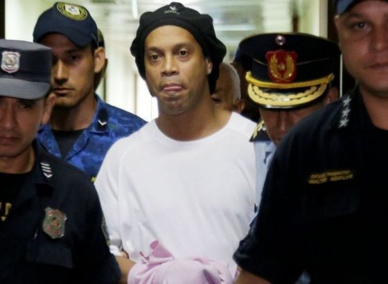 Ronaldinjo - četiri mjeseca u pritvoru, optužnice nema