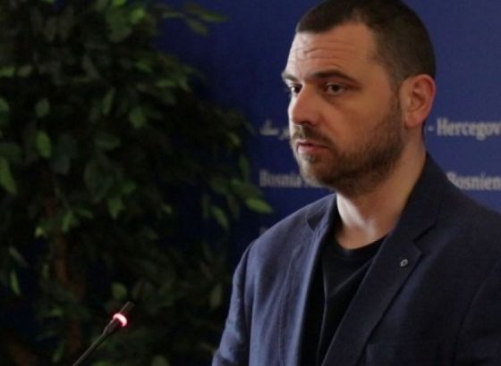 Magazinović: Osjećam se poniženo, jer su tri čovjeka privatizirala BiH