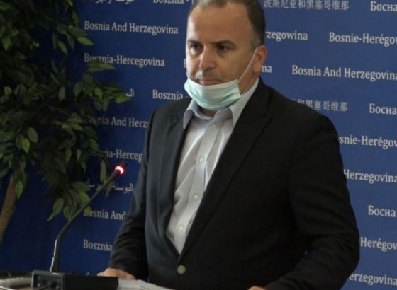 Đonlagić: Na sceni rušenje državnih institucija