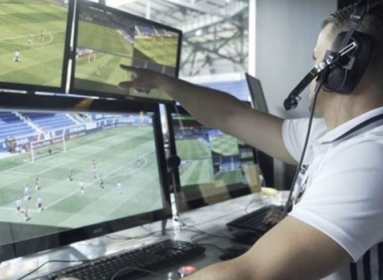 Sudac ni nakon VAR-a nije vidio Jovićevu ruku