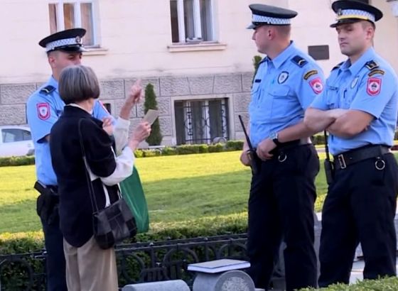 Maloljetnik u Banjoj Luci ukrao motor, brat s pištoljem krenuo na policiju
