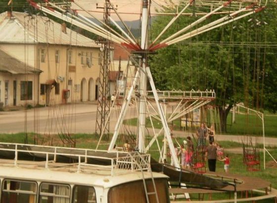 Maloljetna osoba preminula od povreda prilikom pada s ringišpila u Rogatici