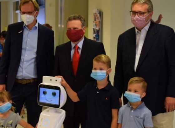 Beč - Tri zdravstvena robota u dječijoj ambulanti bolnice Floridsdorf