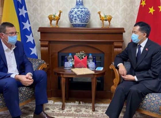Mitrović s ambasadorom Kine o saradnji dviju zemalja