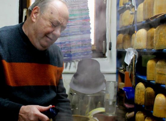IZ ARHIVE Šeširi i kape kod Janka: Šerbedžija uvijek kupuje dva, jedan dobije gratis