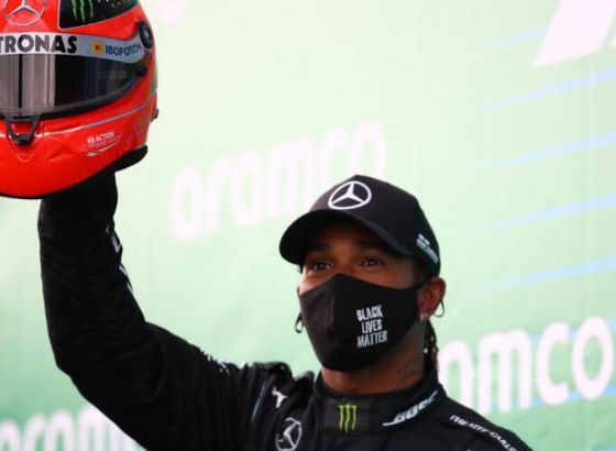 Hamilton se u Njemačkoj izjednačio sa Šumijem, Mik mu odmah poklonio očevu kacigu