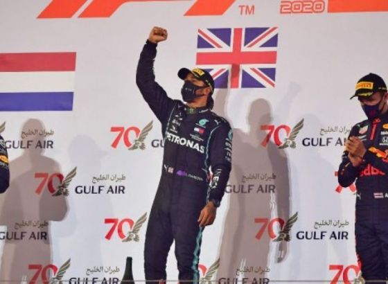 Hamilton najbrži i u noćnoj trci, Bahrein gorio dva puta