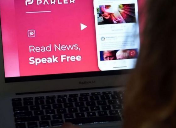 Alternativno okupljalište Trumpovih pristalica: Pala društvena mreža Parler