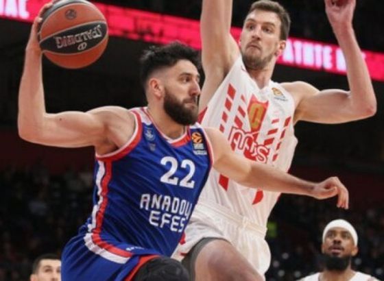Zvezda nemoćna u Istanbulu, Fener nastavio niz pobjeda